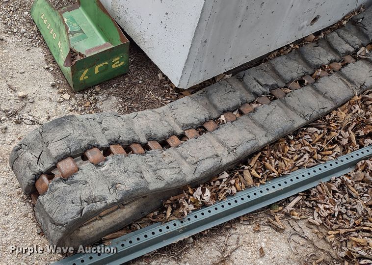 image for item DR8087 Rubber tracks