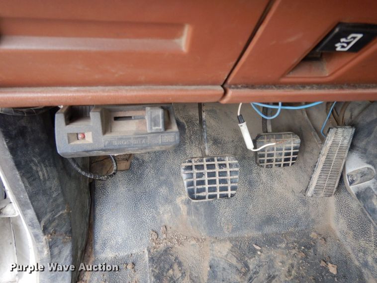 image for item HG9263 1992 Chevrolet Kodiak C6500  pressure digger truck