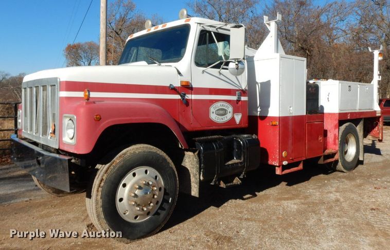 image for item HG9273 1992 International 2554  utility / service truck