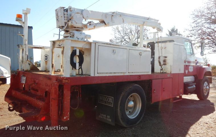 image for item HG9273 1992 International 2554  utility / service truck