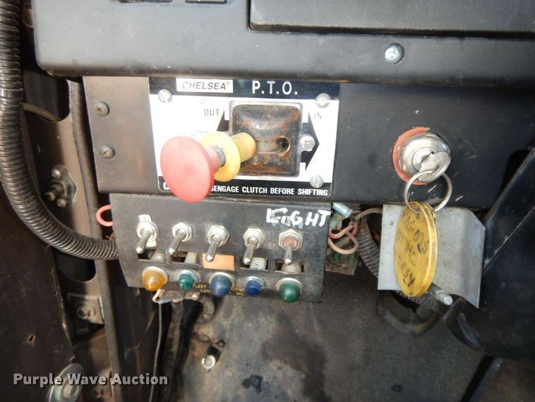 image for item HG9273 1992 International 2554  utility / service truck