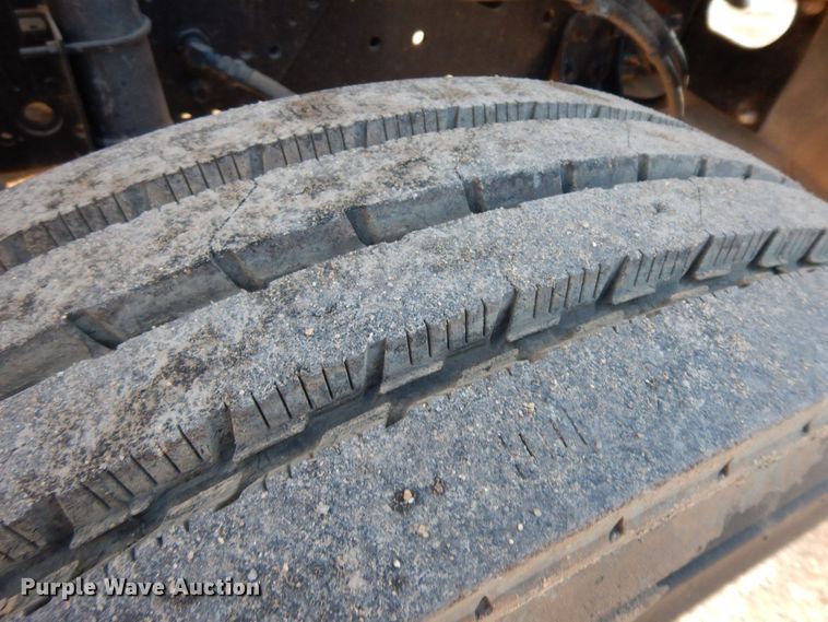 image for item HG9273 1992 International 2554  utility / service truck