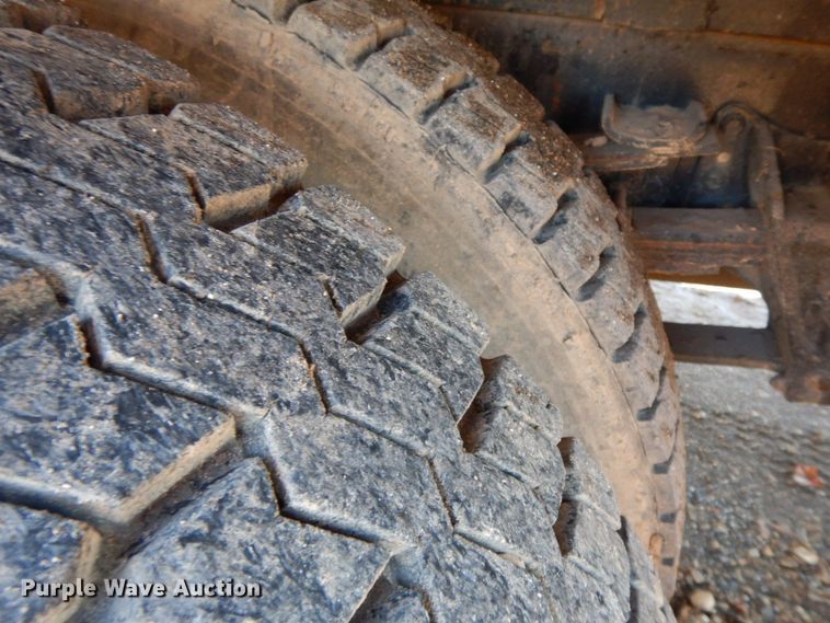 image for item HG9273 1992 International 2554  utility / service truck