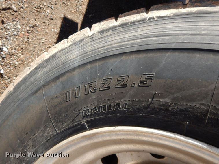 image for item HG9273 1992 International 2554  utility / service truck