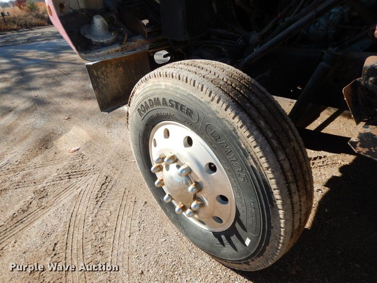 image for item HG9273 1992 International 2554  utility / service truck