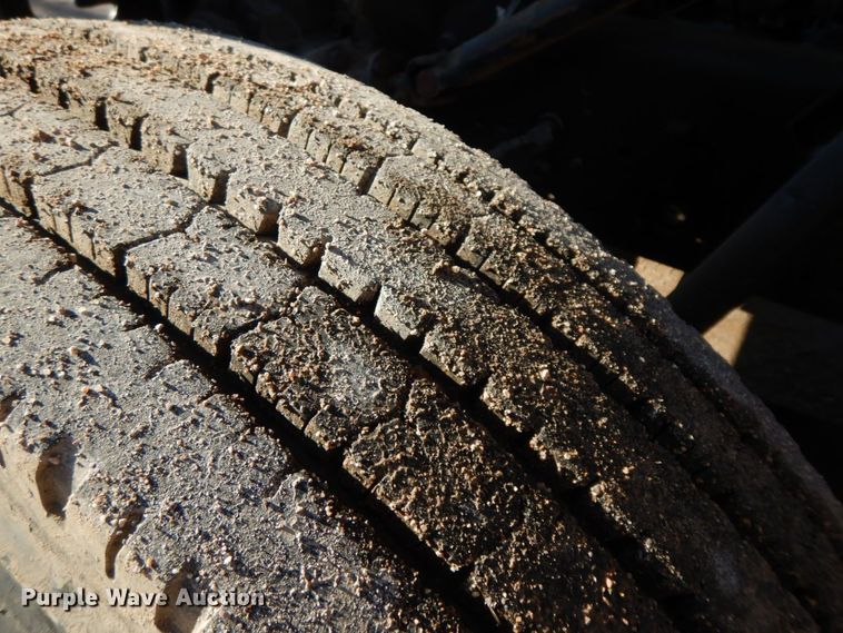 image for item HG9273 1992 International 2554  utility / service truck