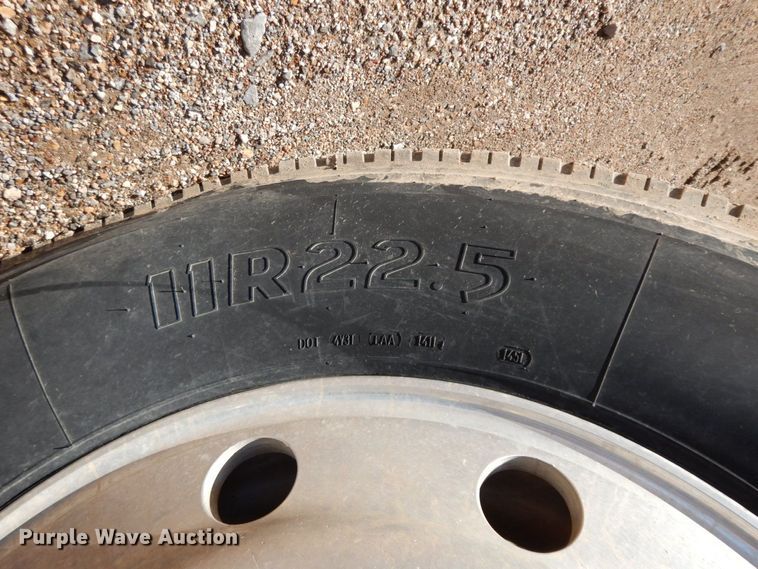 image for item HG9273 1992 International 2554  utility / service truck