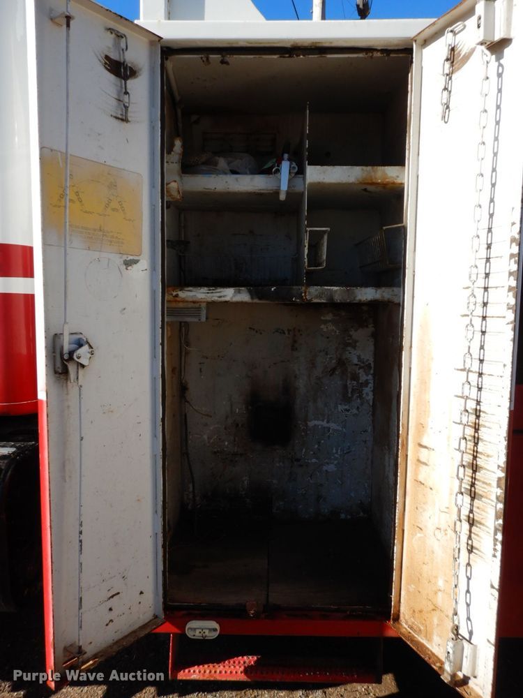 image for item HG9273 1992 International 2554  utility / service truck