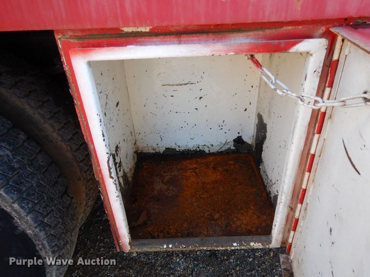 image for item HG9273 1992 International 2554  utility / service truck