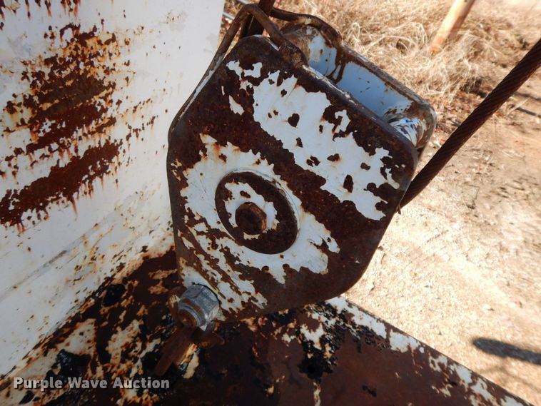 image for item HG9273 1992 International 2554  utility / service truck