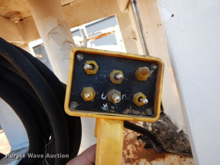 image for item HG9273 1992 International 2554  utility / service truck