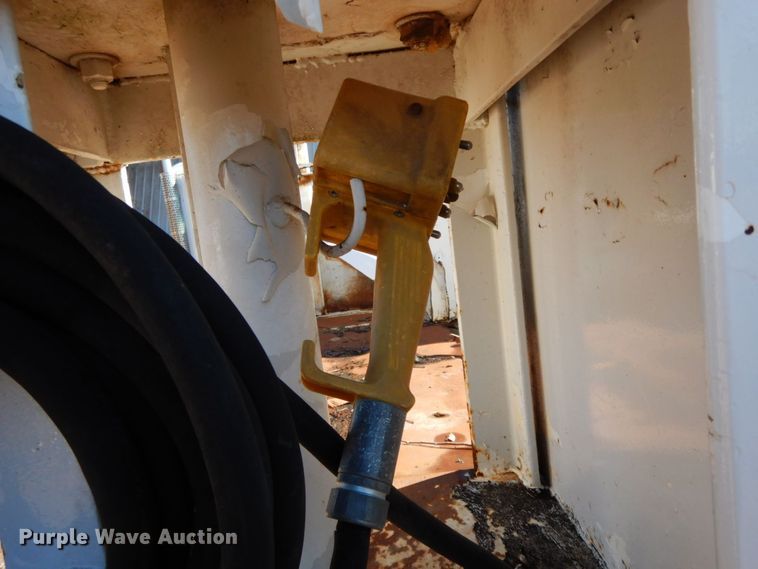 image for item HG9273 1992 International 2554  utility / service truck