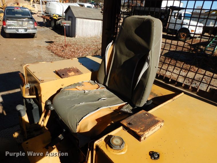 image for item HG9284 1989 Case 1155E  track loader