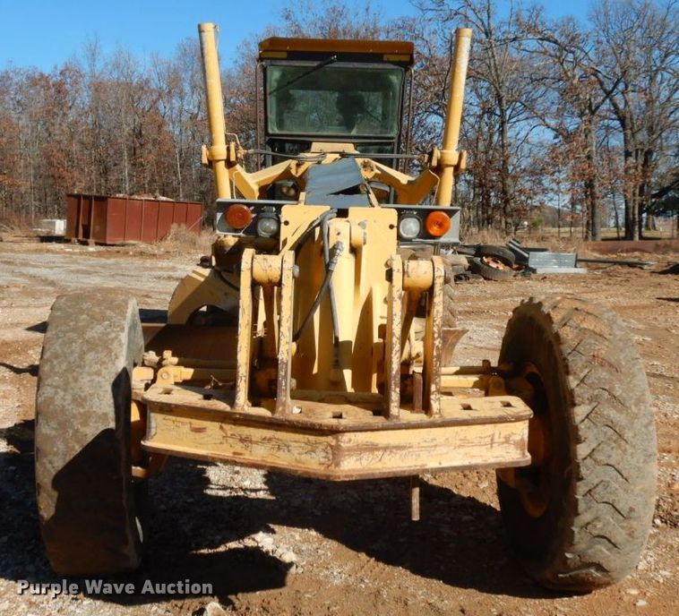 image for item HG9305 2004 John Deere 770CH  motor grader