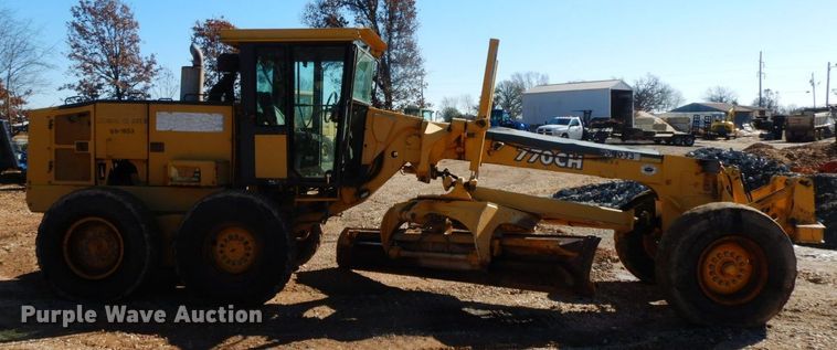 image for item HG9305 2004 John Deere 770CH  motor grader