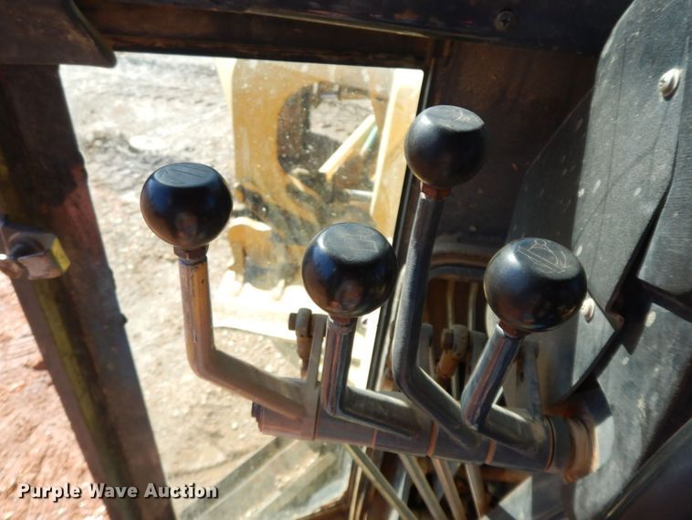 image for item HG9305 2004 John Deere 770CH  motor grader