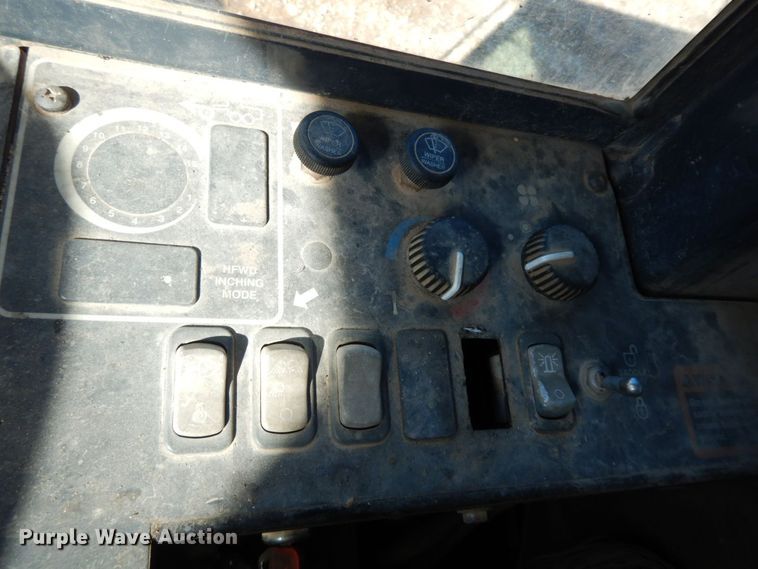 image for item HG9305 2004 John Deere 770CH  motor grader