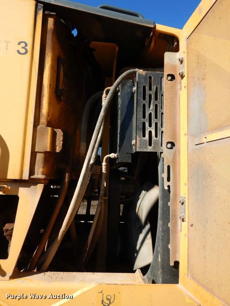 image for item HG9305 2004 John Deere 770CH  motor grader