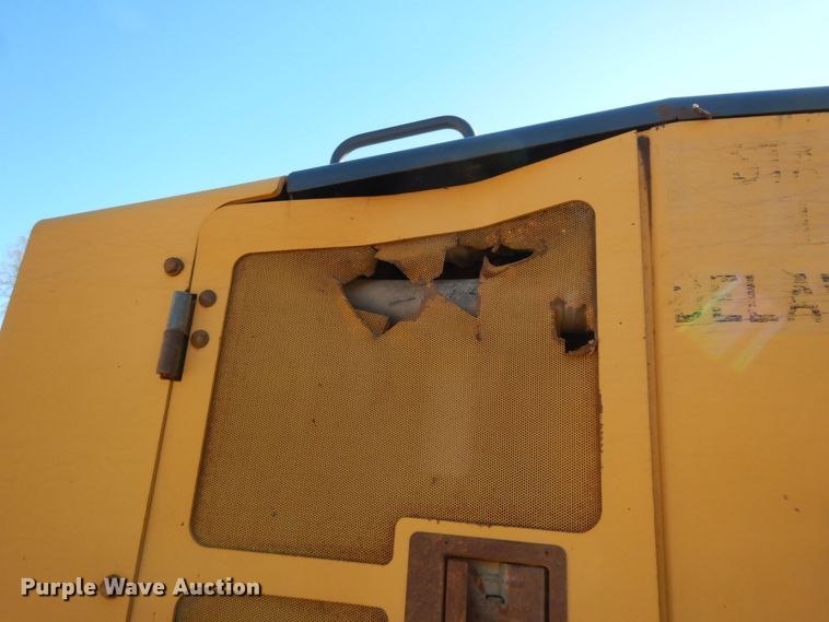 image for item HG9305 2004 John Deere 770CH  motor grader