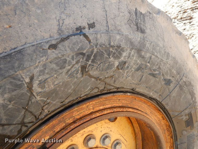 image for item HG9305 2004 John Deere 770CH  motor grader