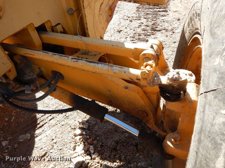 image for item HG9305 2004 John Deere 770CH  motor grader