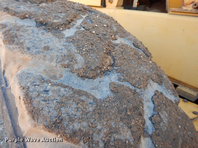 image for item HG9305 2004 John Deere 770CH  motor grader