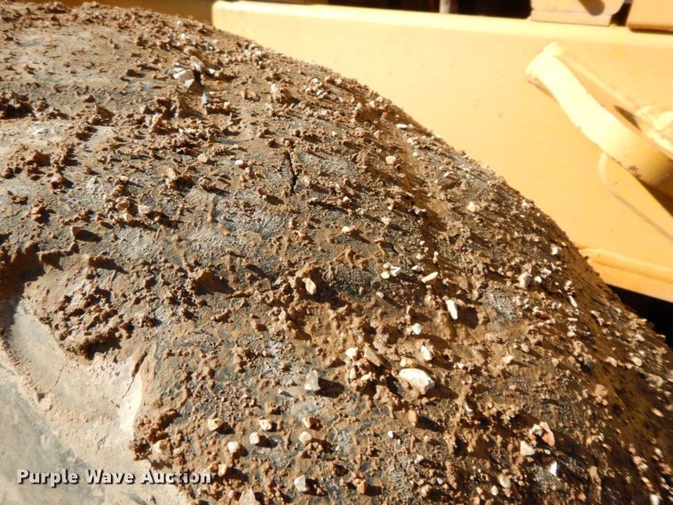 image for item HG9305 2004 John Deere 770CH  motor grader