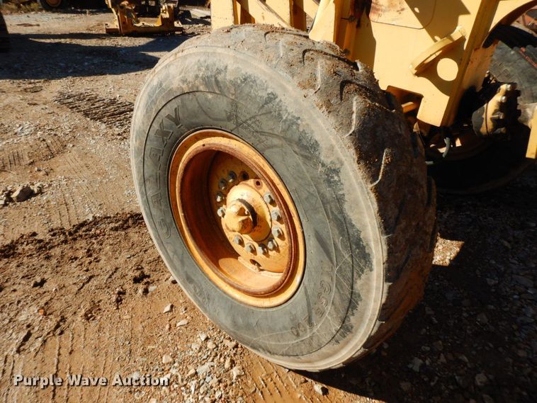 image for item HG9305 2004 John Deere 770CH  motor grader