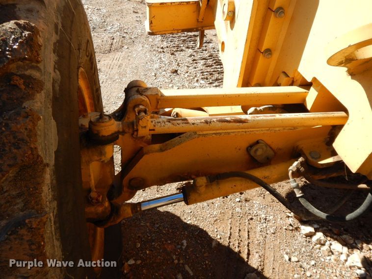 image for item HG9305 2004 John Deere 770CH  motor grader