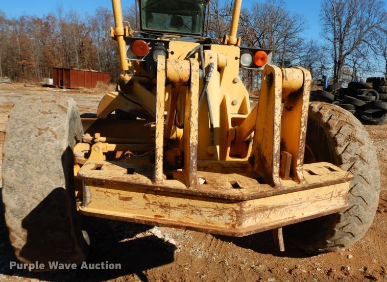 image for item HG9305 2004 John Deere 770CH  motor grader