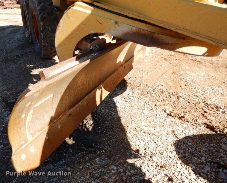 image for item HG9305 2004 John Deere 770CH  motor grader