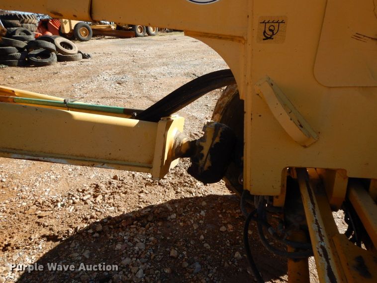 image for item HG9305 2004 John Deere 770CH  motor grader