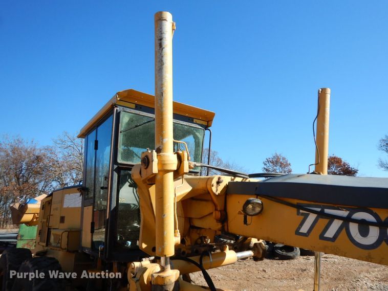 image for item HG9305 2004 John Deere 770CH  motor grader