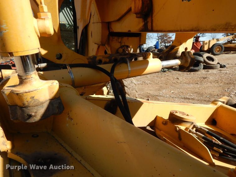 image for item HG9305 2004 John Deere 770CH  motor grader