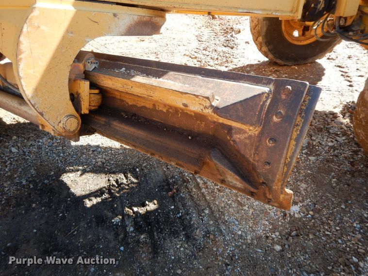 image for item HG9305 2004 John Deere 770CH  motor grader