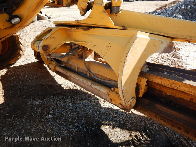 image for item HG9305 2004 John Deere 770CH  motor grader