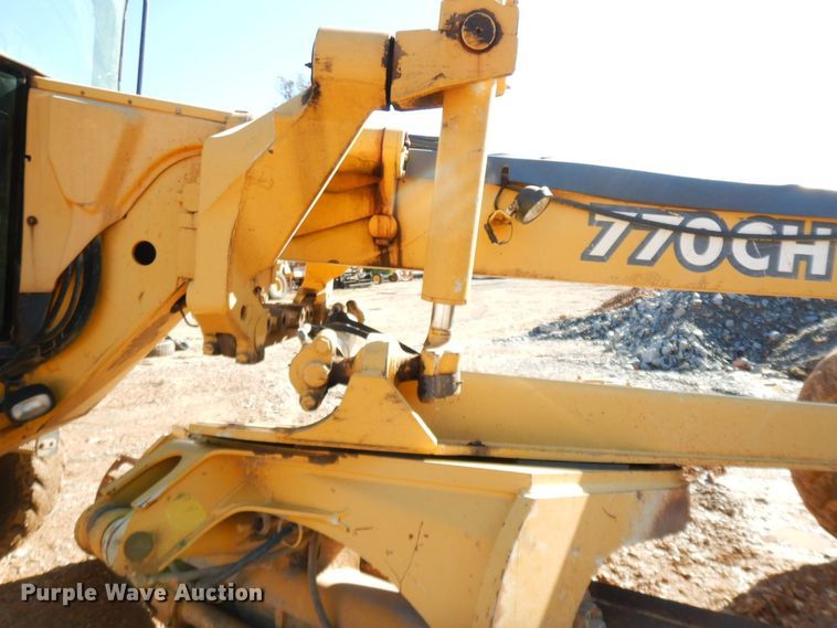 image for item HG9305 2004 John Deere 770CH  motor grader