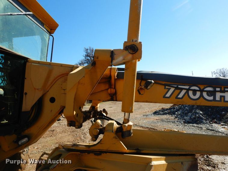 image for item HG9305 2004 John Deere 770CH  motor grader