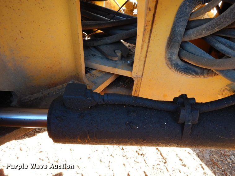 image for item HG9305 2004 John Deere 770CH  motor grader