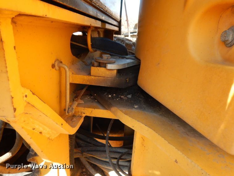 image for item HG9305 2004 John Deere 770CH  motor grader