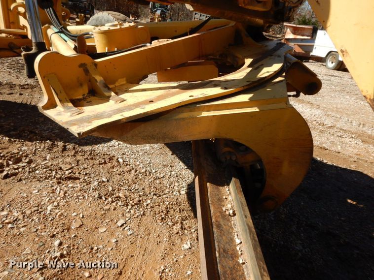 image for item HG9305 2004 John Deere 770CH  motor grader