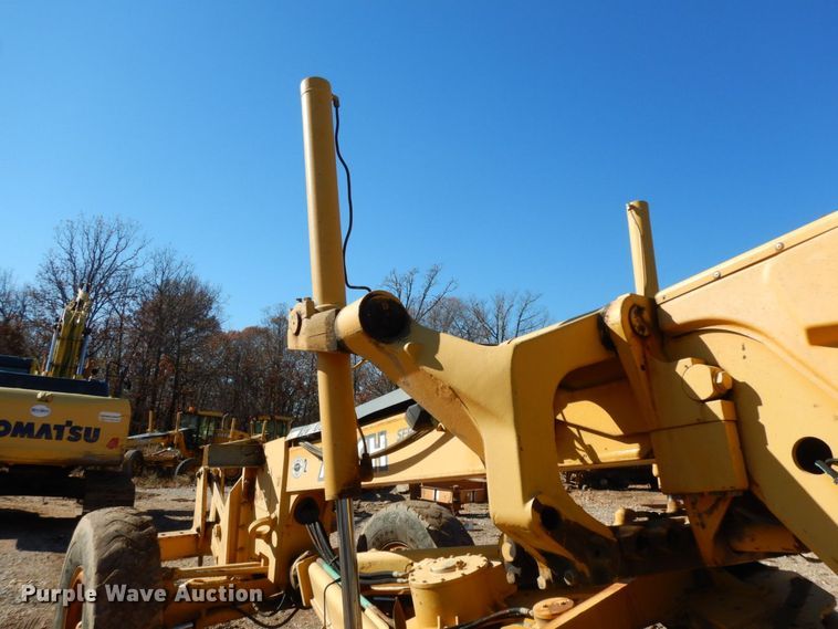 image for item HG9305 2004 John Deere 770CH  motor grader