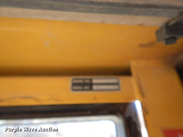 image for item HG9306 1999 John Deere 770CH  motor grader