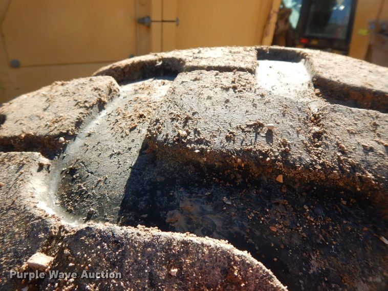 image for item HG9306 1999 John Deere 770CH  motor grader