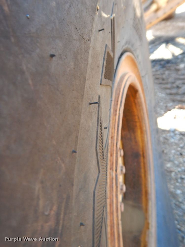 image for item HG9306 1999 John Deere 770CH  motor grader