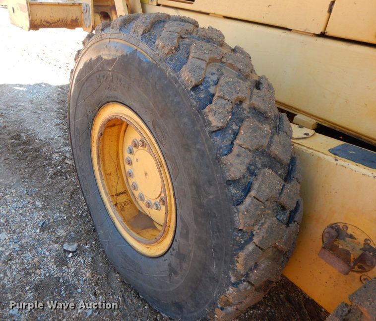 image for item HG9306 1999 John Deere 770CH  motor grader