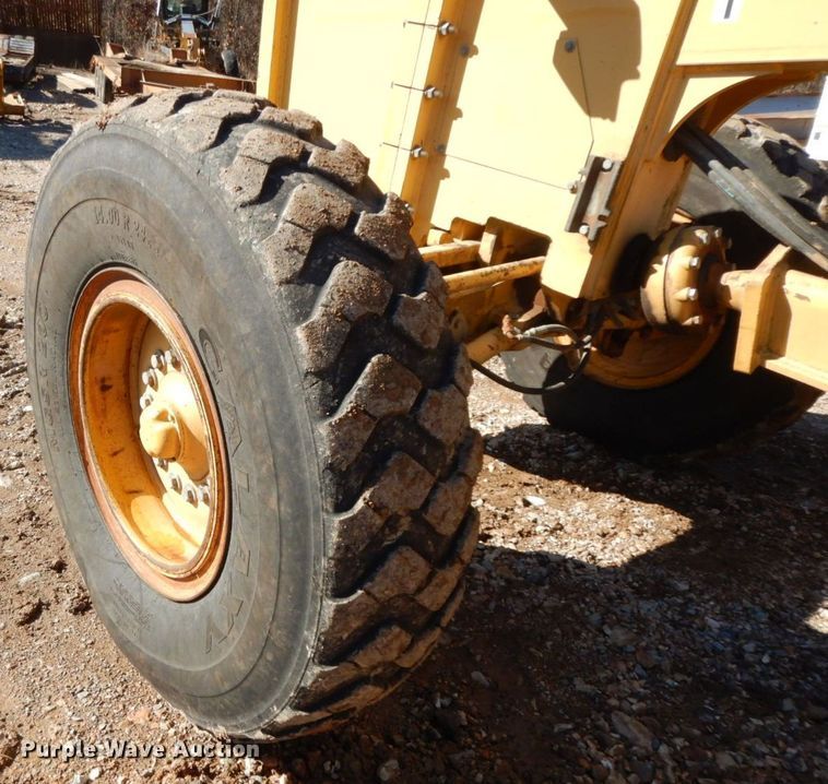 image for item HG9306 1999 John Deere 770CH  motor grader