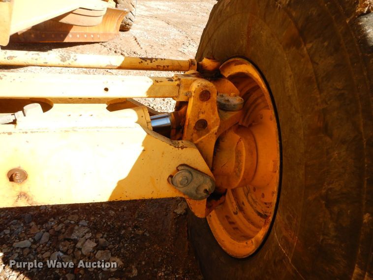 image for item HG9306 1999 John Deere 770CH  motor grader