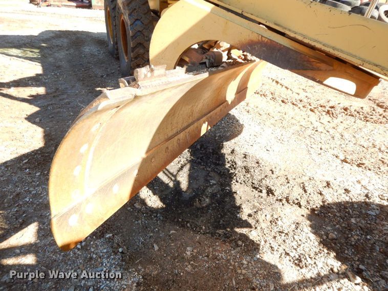 image for item HG9306 1999 John Deere 770CH  motor grader