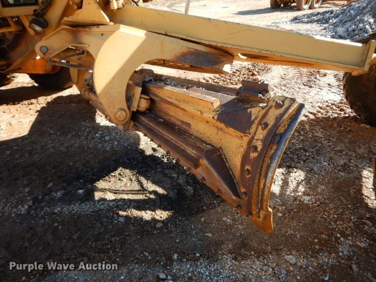 image for item HG9306 1999 John Deere 770CH  motor grader